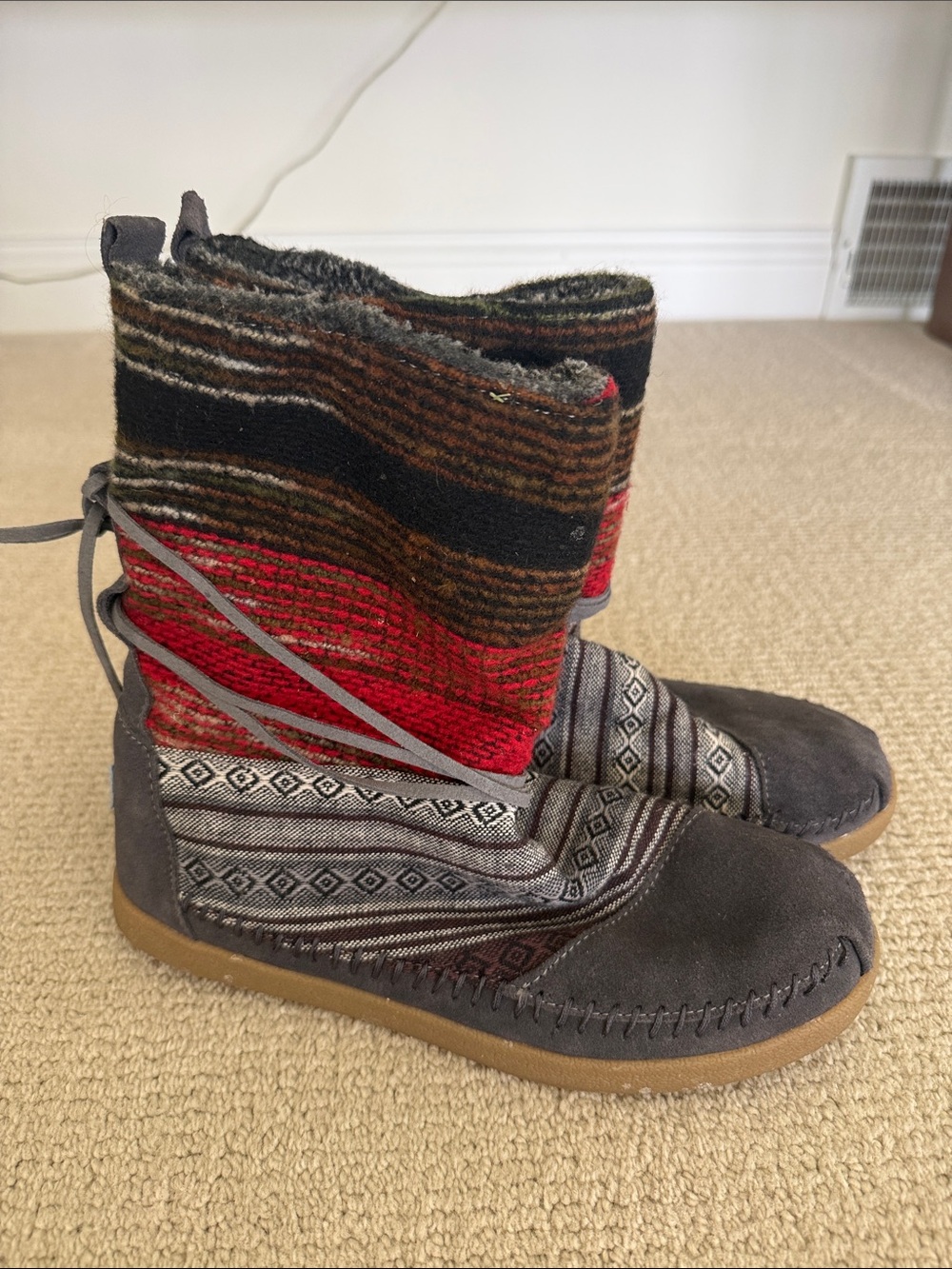 Women’s Patterned Mid-Calf Boot - Red & Gray